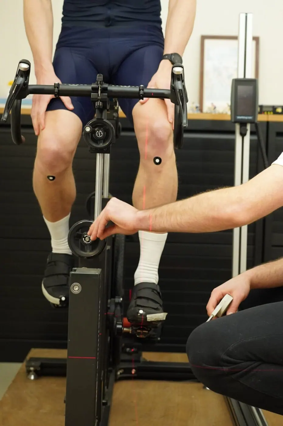 Metingen aan de fietspositie tijdens een bikefitting bij YourFit